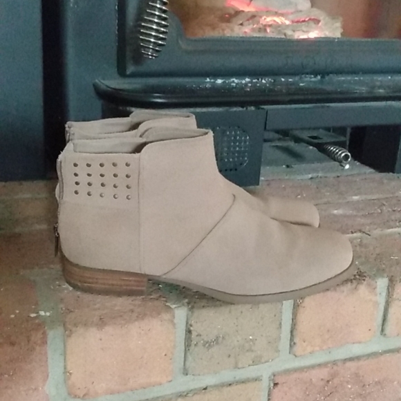 Pair of tan Suede Kookaburra Booties - Picture 2 of 6